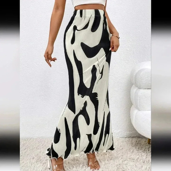 Graphic Print Mermaid Hem Skirt - Picture 3 of 7